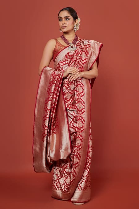 Pinki Sinha Diamond Woven Saree With Running Blouse 