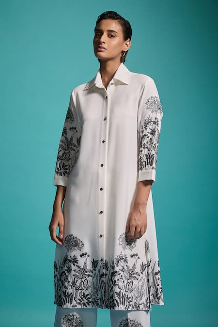 Dash And Dot_Ivory Viscose Embroidery Collared Floral Kurta With Pant _Online_at_Aza_Fashions