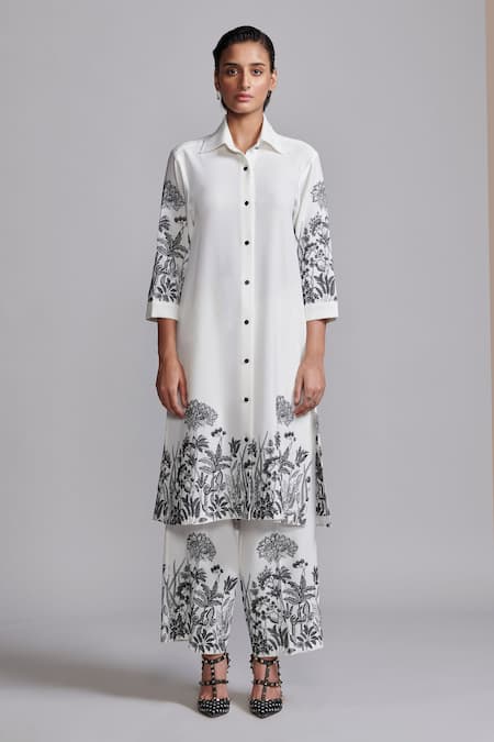 Dash And Dot_Ivory Viscose Embroidery Collared Floral Kurta With Pant _at_Aza_Fashions