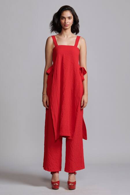 Dash And Dot_Red 100% Recycled Polyester Plain Square Neck Crinkle Textured Tunic With Pant _Online_at_Aza_Fashions