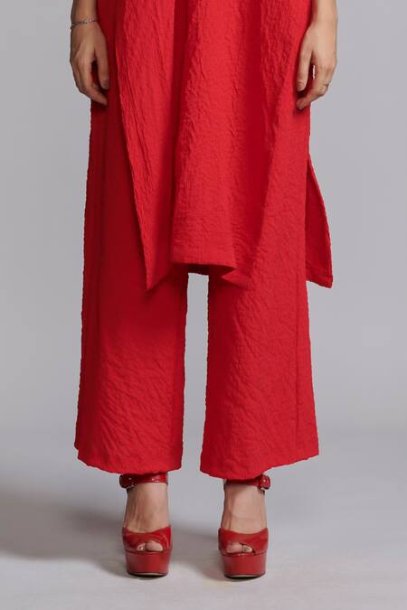 Buy_Dash And Dot_Red 100% Recycled Polyester Plain Square Neck Crinkle Textured Tunic With Pant _Online_at_Aza_Fashions
