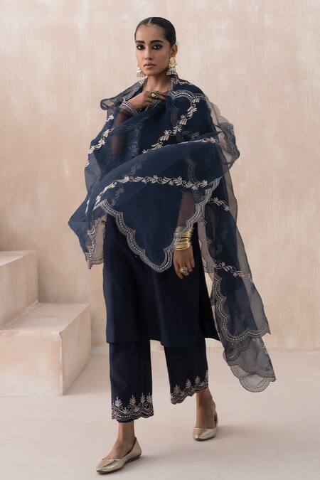 Saisha_Blue Organza Embroidered Thread Round Scallop Border Kurta Set With Dupatta _Online_at_Aza_Fashions