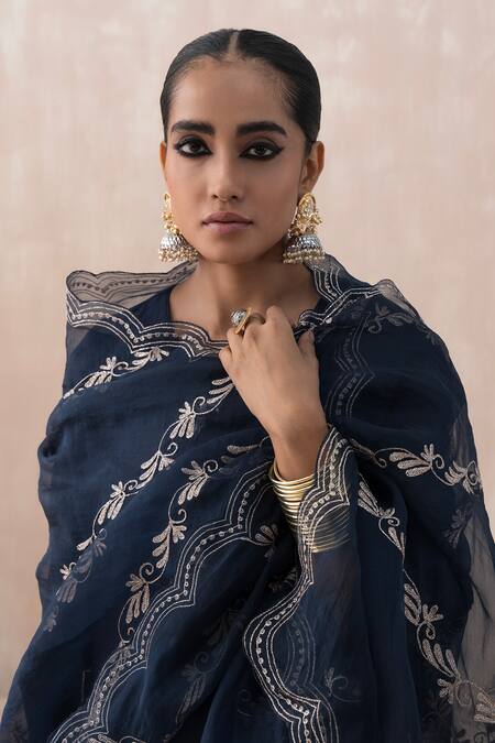 Saisha_Blue Organza Embroidered Thread Round Scallop Border Kurta Set With Dupatta _at_Aza_Fashions