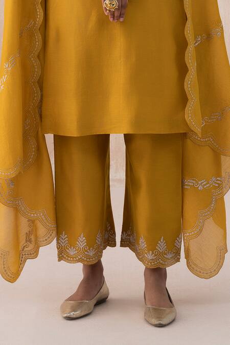 Saisha_Yellow Organza Embroidered Thread Tasselled Placket Kurta Set With Dupatta _Online_at_Aza_Fashions