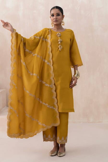 Buy_Saisha_Yellow Organza Embroidered Thread Tasselled Placket Kurta Set With Dupatta _Online_at_Aza_Fashions