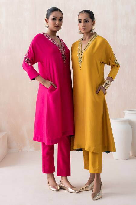Saisha_Pink Chinese Silk Embellished Bead V-neck Sequin Kaftan With Pant _Online_at_Aza_Fashions