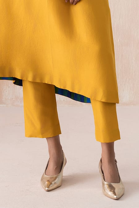 Buy Saisha Yellow Chinese Silk Embellished Bead V-neck Floral Sequin Kaftan With Pant Online at Aza Fashions Buy_Saisha_Yellow Chinese Silk Embellished Bead V-neck Floral Sequin Kaftan With Pant _Online_at_Aza_Fashions