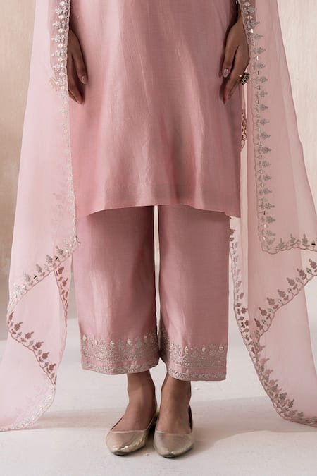 Saisha Purple Organza, Chanderi Embroidery, Mirrors Boat Neck Floral Kurta Pant Set Online at Aza Fashions Saisha_Purple Organza, Chanderi Embroidery, Mirrors Boat Neck Floral Kurta Pant Set _Online_at_Aza_Fashions