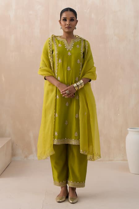 Saisha Green Organza, Chanderi Mirrors, Embroidery Split Floral Butti Kurta Pant Set Online at Aza Fashions Saisha_Green Organza, Chanderi Mirrors, Embroidery Split Floral Butti Kurta Pant Set _Online_at_Aza_Fashions