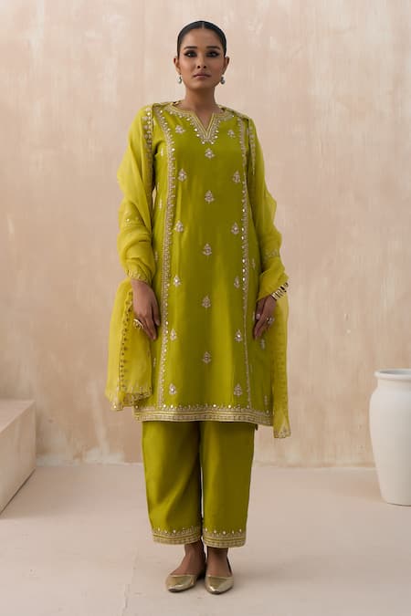 Buy Saisha Green Organza, Chanderi Mirrors, Embroidery Split Floral Butti Kurta Pant Set Buy_Saisha_Green Organza, Chanderi Mirrors, Embroidery Split Floral Butti Kurta Pant Set