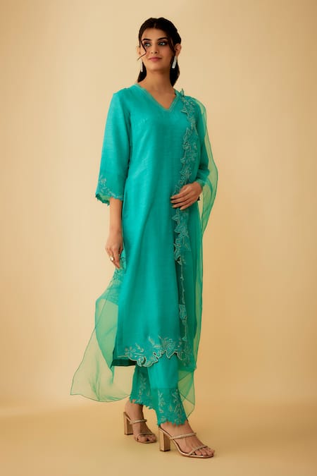 1999ad By Amita & Deepak_Green Linen, Silk Embroidery V-neck Applique Kurta And Pant Set _at_Aza_Fashions
