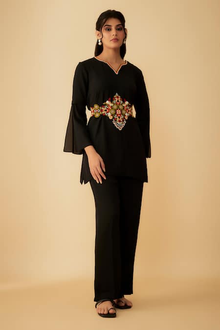 Buy_1999ad By Amita & Deepak_Black Georgette Beads, Cut Work Split V-neck Pant Set With Embellished Belt 