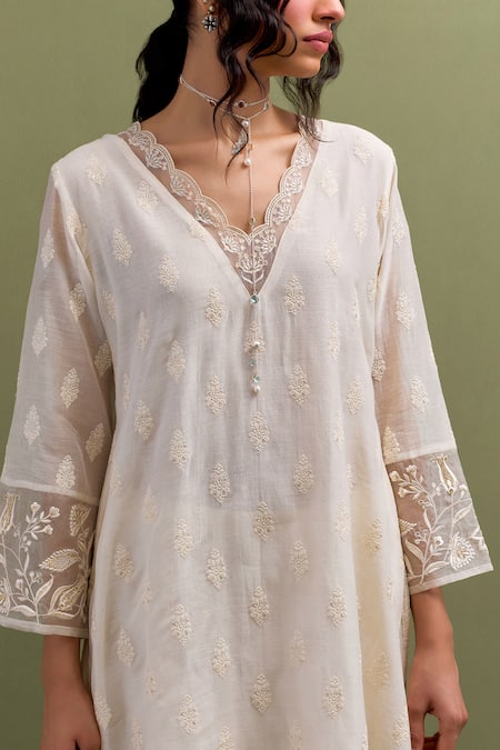 Anantaa By Roohi Ivory Chanderi Embroidery Scoop Neck Floral Thread Kurta With Pant at Aza Fashions Anantaa By Roohi_Ivory Chanderi Embroidery Scoop Neck Floral Thread Kurta With Pant _at_Aza_Fashions
