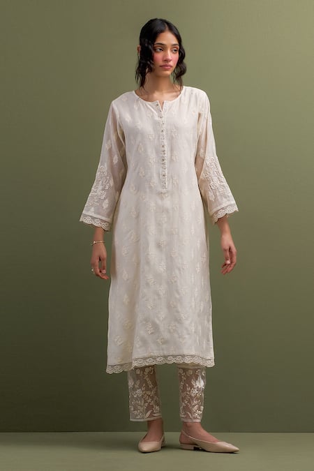 Buy_Anantaa By Roohi_Ivory Chanderi Sequins, Embroidery Split V-neck Floral Butta Kurta With Pant _Online_at_Aza_Fashions
