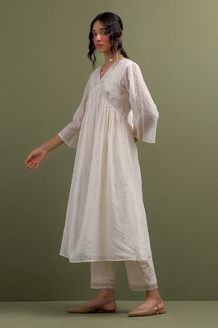 Buy_Anantaa By Roohi_Ivory Chanderi Cut Work, Sequins, Embroidery Floral Gathered Kurta With Pant _Online_at_Aza_Fashions