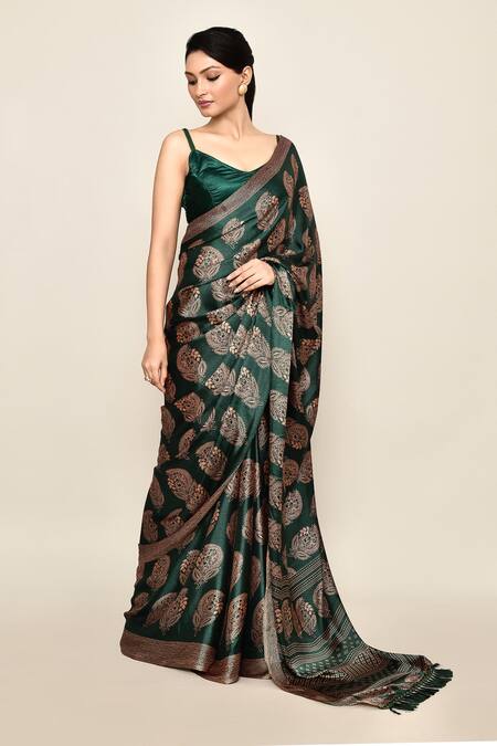 Shop_Naintara Bajaj_Green Chiffon, Jacquard Tassels, Detailed Pallu Saree With Running Blouse Piece_Online_at_Aza_Fashions