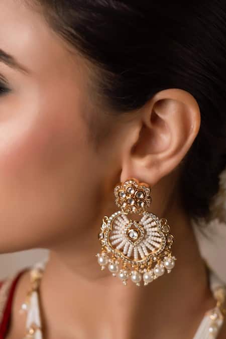 Anana_Gold Plated Beads, Metallic Thread Mishika Mughal Carved Pendant Necklace Set _Online_at_Aza_Fashions