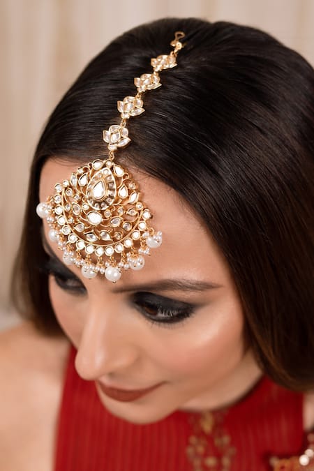 Anana White Kundan Hansa Mughlai Gul And Pearl Embellished Maangtikka 