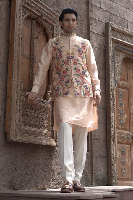 Courtyard by abhi Gullista Embroidered Bundi Kurta Set 