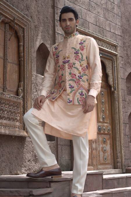 Courtyard By Abhi_Peach Silk Embroidery Gullista Bundi Kurta Set _Online_at_Aza_Fashions