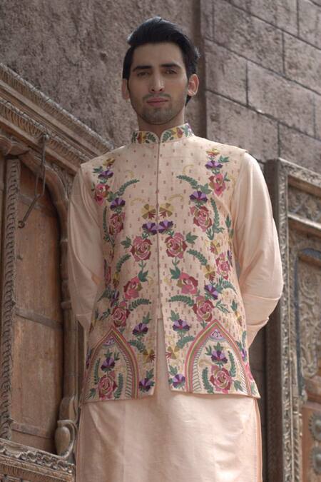 Buy Courtyard By Abhi Peach Silk Embroidery Gullista Bundi Kurta Set Online at Aza Fashions Buy_Courtyard By Abhi_Peach Silk Embroidery Gullista Bundi Kurta Set _Online_at_Aza_Fashions