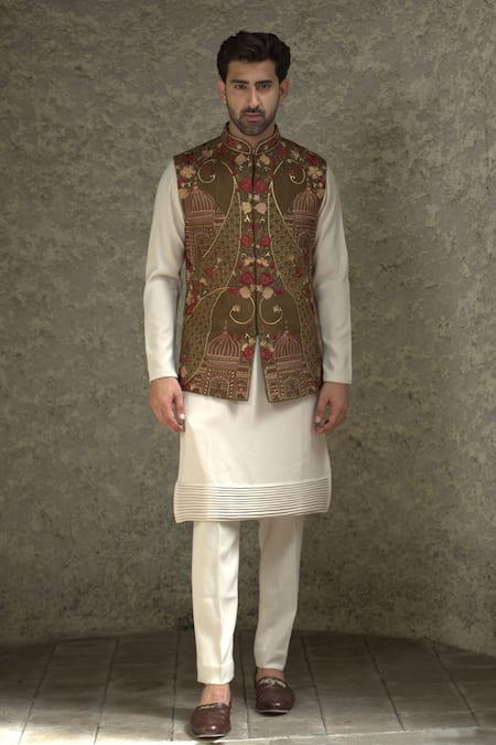 Courtyard by abhi Taj Bahar Embroidered Bundi Set 