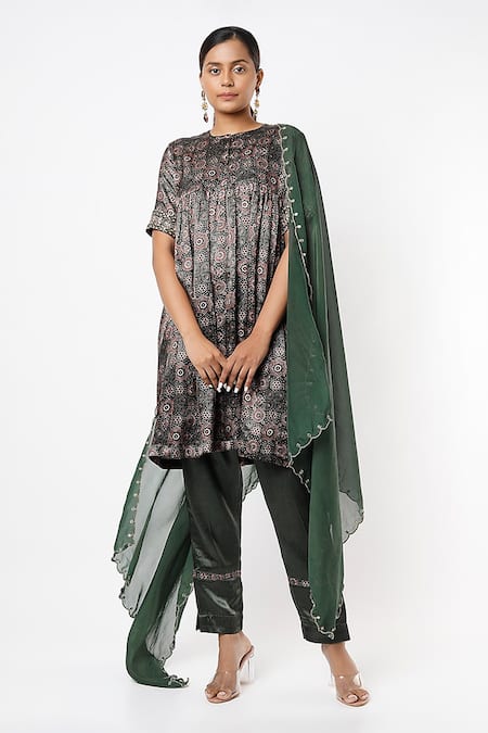 Vana Ethnics Ajrakh Print Kurta Pant Set 