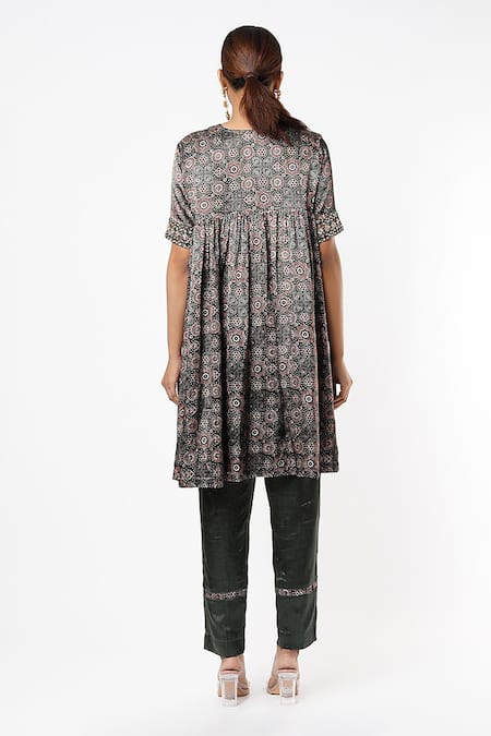 Shop Vana Ethnics Green Georgette Mirrors, Embroidery Round Neck Ajrakh Print Kurta Pant Set at Aza Fashions Shop_Vana Ethnics_Green Georgette Mirrors, Embroidery Round Neck Ajrakh Print Kurta Pant Set _at_Aza_Fashions