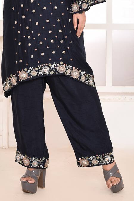 Amethyst Black Linen, Satin Embroidery Round Neck Floral Bodice Kurta With Pant Online at Aza Fashions Amethyst_Black Linen, Satin Embroidery Round Neck Floral Bodice Kurta With Pant_Online_at_Aza_Fashions