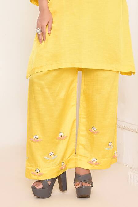Buy_Amethyst_Yellow Linen, Satin Embroidery Split Floral Bodice Straight Kurta With Pant_Online_at_Aza_Fashions