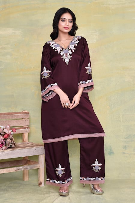 AMETHYST Floral Hand Embroidered Kurta With Pant 