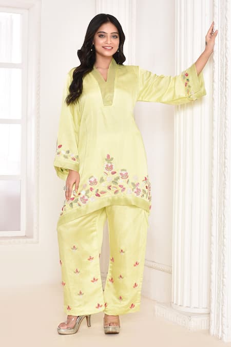 AMETHYST Rose Bloom Embroidered Kurta With Pant 