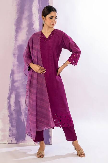Buy_Amethyst_Pink Bamberg Silk V Neck Cutwork Hem Kurta Pant Set _Online_at_Aza_Fashions