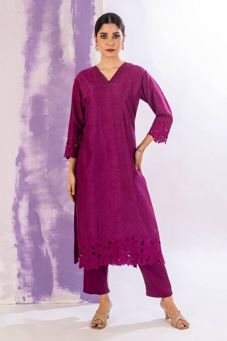 Shop_Amethyst_Pink Bamberg Silk V Neck Cutwork Hem Kurta Pant Set _Online_at_Aza_Fashions
