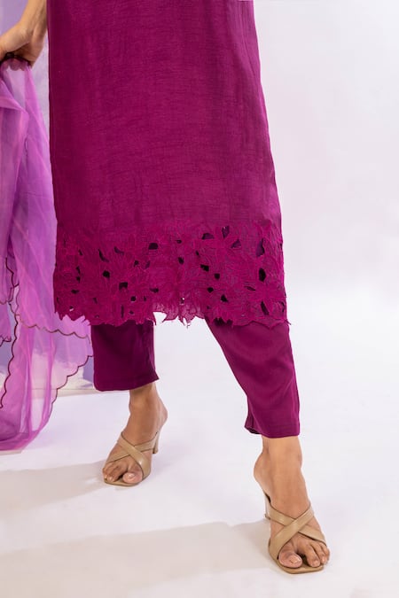 Amethyst_Pink Bamberg Silk V Neck Cutwork Hem Kurta Pant Set _at_Aza_Fashions