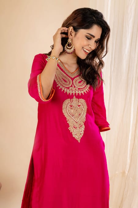 Amethyst_Pink Chanderi, Silk, Organza Sequins, Embroidery V-neck Paisley Kurta Pant Set_at_Aza_Fashions