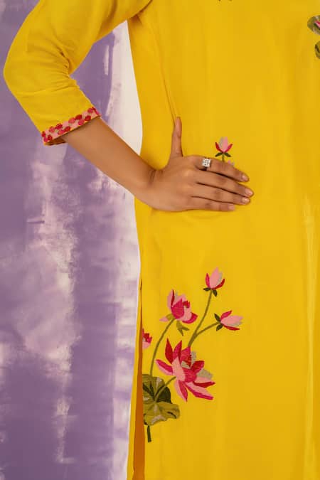 Amethyst Yellow Chanderi, Bamboo Embroidery Split V-neck Floral Thread Kurta Pant Set Online at Aza Fashions Amethyst_Yellow Chanderi, Bamboo Embroidery Split V-neck Floral Thread Kurta Pant Set_Online_at_Aza_Fashions