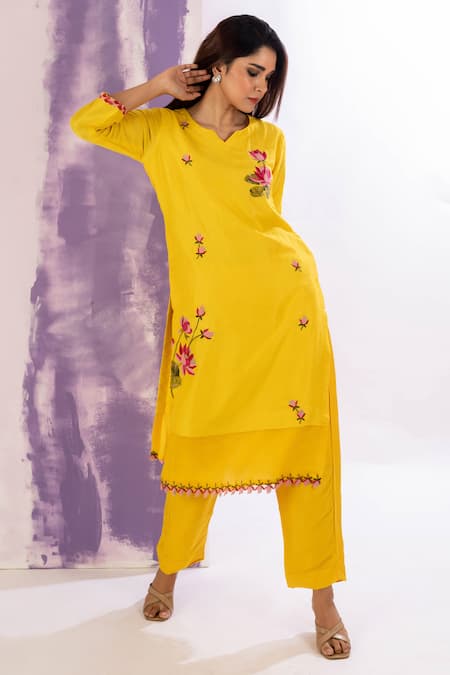 Amethyst Yellow Chanderi, Bamboo Embroidery Split V-neck Floral Thread Kurta Pant Set at Aza Fashions Amethyst_Yellow Chanderi, Bamboo Embroidery Split V-neck Floral Thread Kurta Pant Set_at_Aza_Fashions