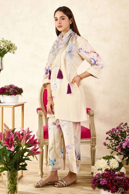 Buy_Rainas_Beige Chiffon, Linen Tassels Mandarin Collar Flower Print Kurta Pant Set 