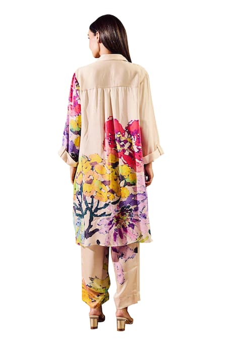Rainas Off White Satin Collared Flower Print Kurta With Pant Online at Aza Fashions Rainas_Off White Satin Collared Flower Print Kurta With Pant _Online_at_Aza_Fashions