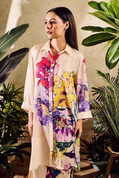 Rainas Off White Satin Collared Flower Print Kurta With Pant at Aza Fashions Rainas_Off White Satin Collared Flower Print Kurta With Pant _at_Aza_Fashions