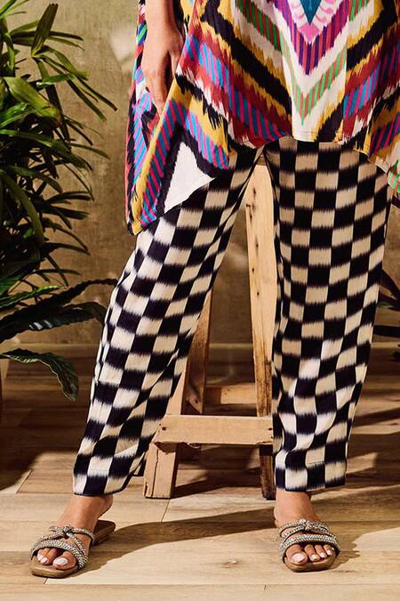 Rainas Multi Color Viscose Round Neck Geometric Print Kaftan With Pant Online at Aza Fashions Rainas_Multi Color Viscose Round Neck Geometric Print Kaftan With Pant _Online_at_Aza_Fashions