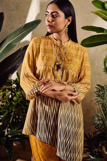 Rainas_Yellow Cotton, Silk Embroidery Round Two Tone Geometric Print Tunic With Pant_at_Aza_Fashions