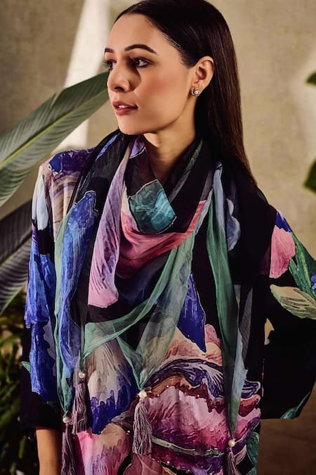 Buy_Rainas_Black Viscose, Chiffon, Crepe Mandarin Contrast Bloom Print Tunic And Pant Set _Online_at_Aza_Fashions