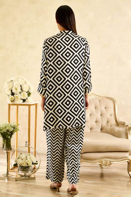 Shop Rainas Black Chiffon, Satin Sequins, Tassels Mandarin Diamond Print Tunic Pant Set at Aza Fashions Shop_Rainas_Black Chiffon, Satin Sequins, Tassels Mandarin Diamond Print Tunic Pant Set _at_Aza_Fashions