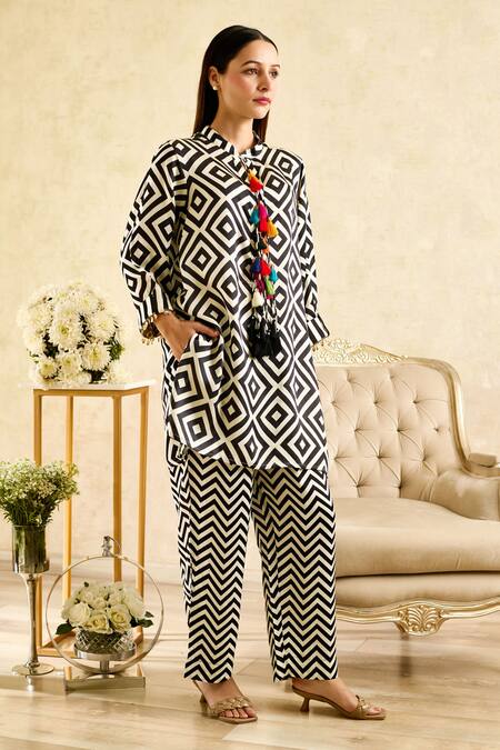 Rainas Black Chiffon, Satin Sequins, Tassels Mandarin Diamond Print Tunic Pant Set at Aza Fashions Rainas_Black Chiffon, Satin Sequins, Tassels Mandarin Diamond Print Tunic Pant Set _at_Aza_Fashions