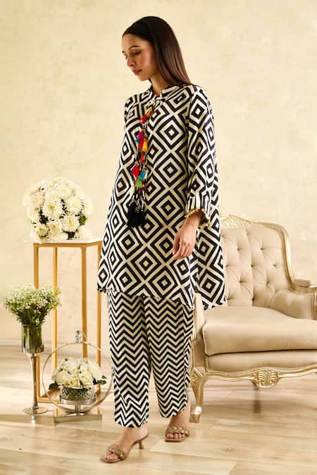 Shop Rainas Black Chiffon, Satin Sequins, Tassels Mandarin Diamond Print Tunic Pant Set Shop_Rainas_Black Chiffon, Satin Sequins, Tassels Mandarin Diamond Print Tunic Pant Set