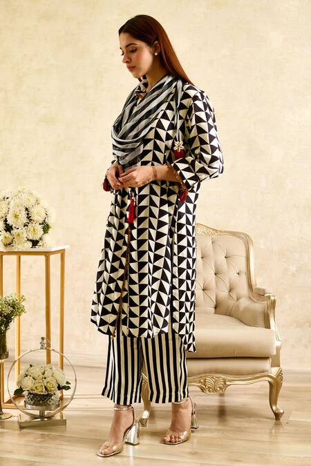 Buy_Rainas_Black Chiffon, Cotton Tassels, Sequins Collared Geometric Print Kurta Pant Set _Online_at_Aza_Fashions