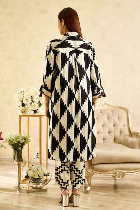 Shop Rainas Black Satin, Chiffon Sequins, Tassels Collared, Geometric Print Kurta Pant Set at Aza Fashions Shop_Rainas_Black Satin, Chiffon Sequins, Tassels Collared, Geometric Print Kurta Pant Set _at_Aza_Fashions