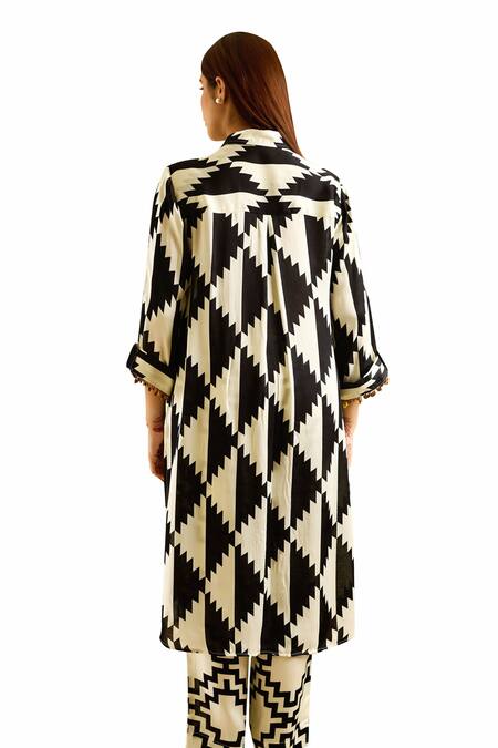 Buy Rainas Black Satin, Chiffon Sequins, Tassels Collared, Geometric Print Kurta Pant Set Online at Aza Fashions Buy_Rainas_Black Satin, Chiffon Sequins, Tassels Collared, Geometric Print Kurta Pant Set _Online_at_Aza_Fashions